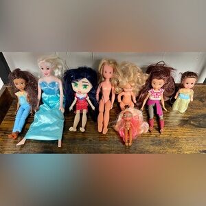 Mix of 8 / Dolls Lot